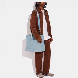 🌺Coach Field Tote 40 In Signature Denim🌺